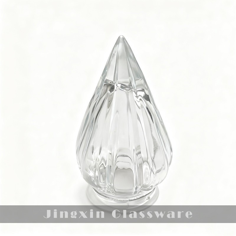 Tienidlo na stolovú lampu z lisovaného skla geometrického tvaru